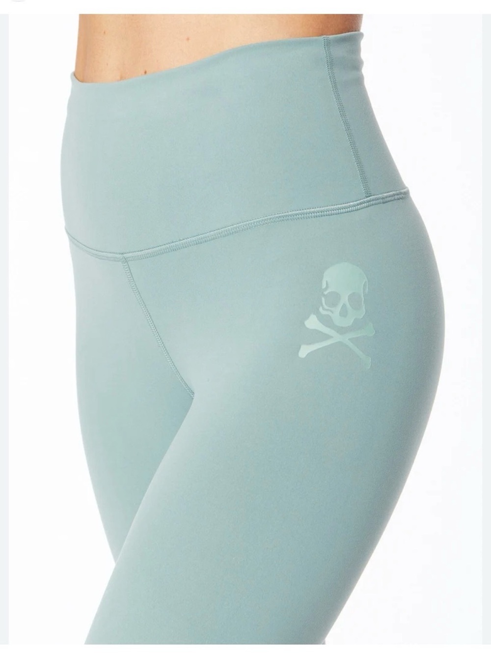Lululemon Wunder Train High-Rise Tight 25” leggings SoulCycle skull logo size 8